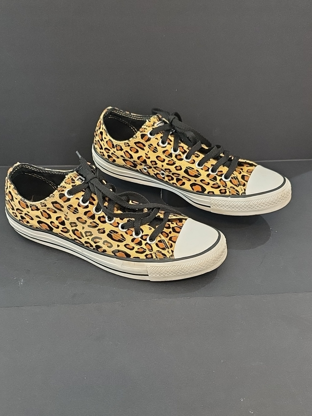 Converse Low Top Sneakers in Leopard Print and Black Women's Size 11